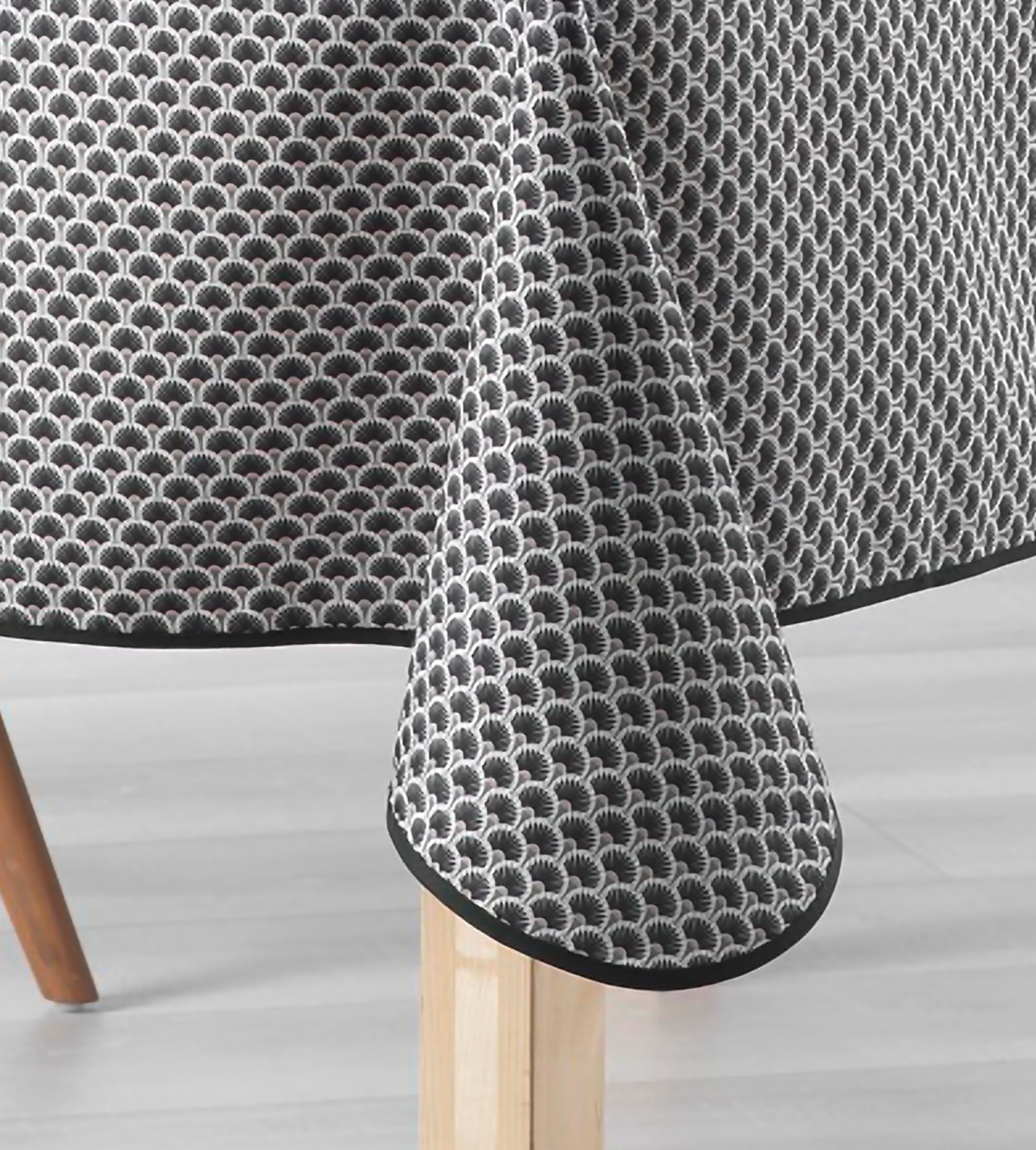 Éventail Infini ovale Noir – Nappe anti-tache 12 €